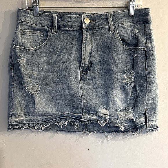 VIPONES Women’s Distressed Raw Hem Denim Mini Skirt Size 12 - Picture 1 of 4